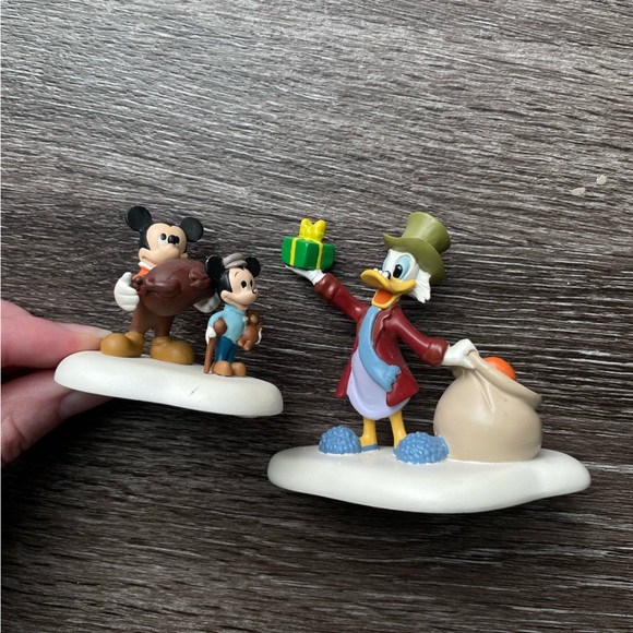 Dept 56 “A Merry Mickey Christmas, Cratchits!" Retired Christmas Set Disney - Picture 8 of 8
